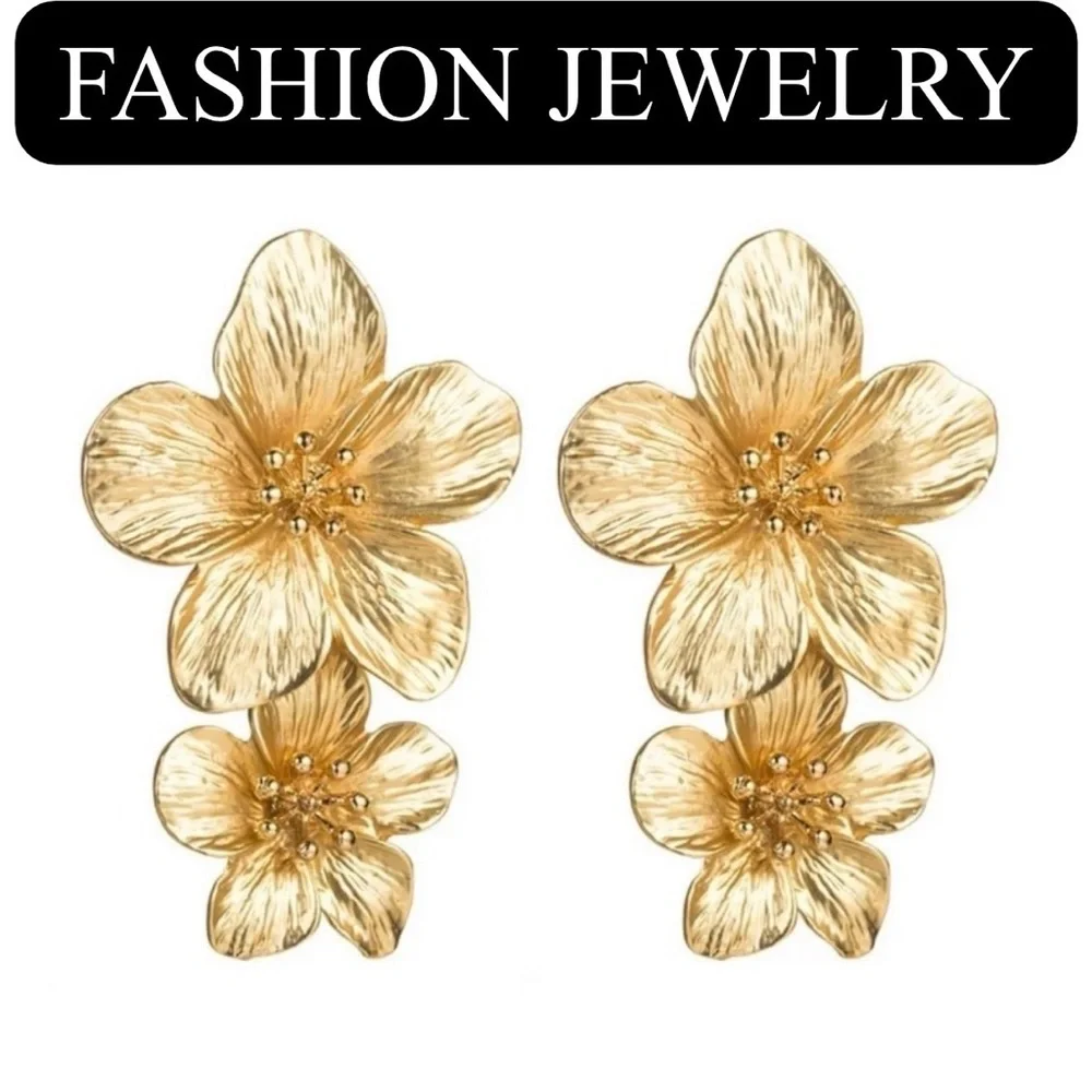 8J: BOHEMIAN Gold Sculptural Flower Earrings, Vintage. NIP
